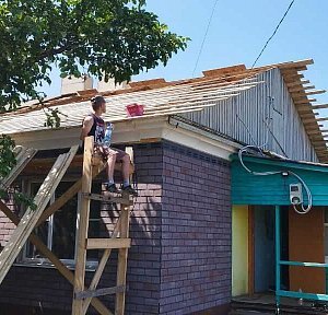 Обновление старого дома фасадной плиткой и гибкой черепицей